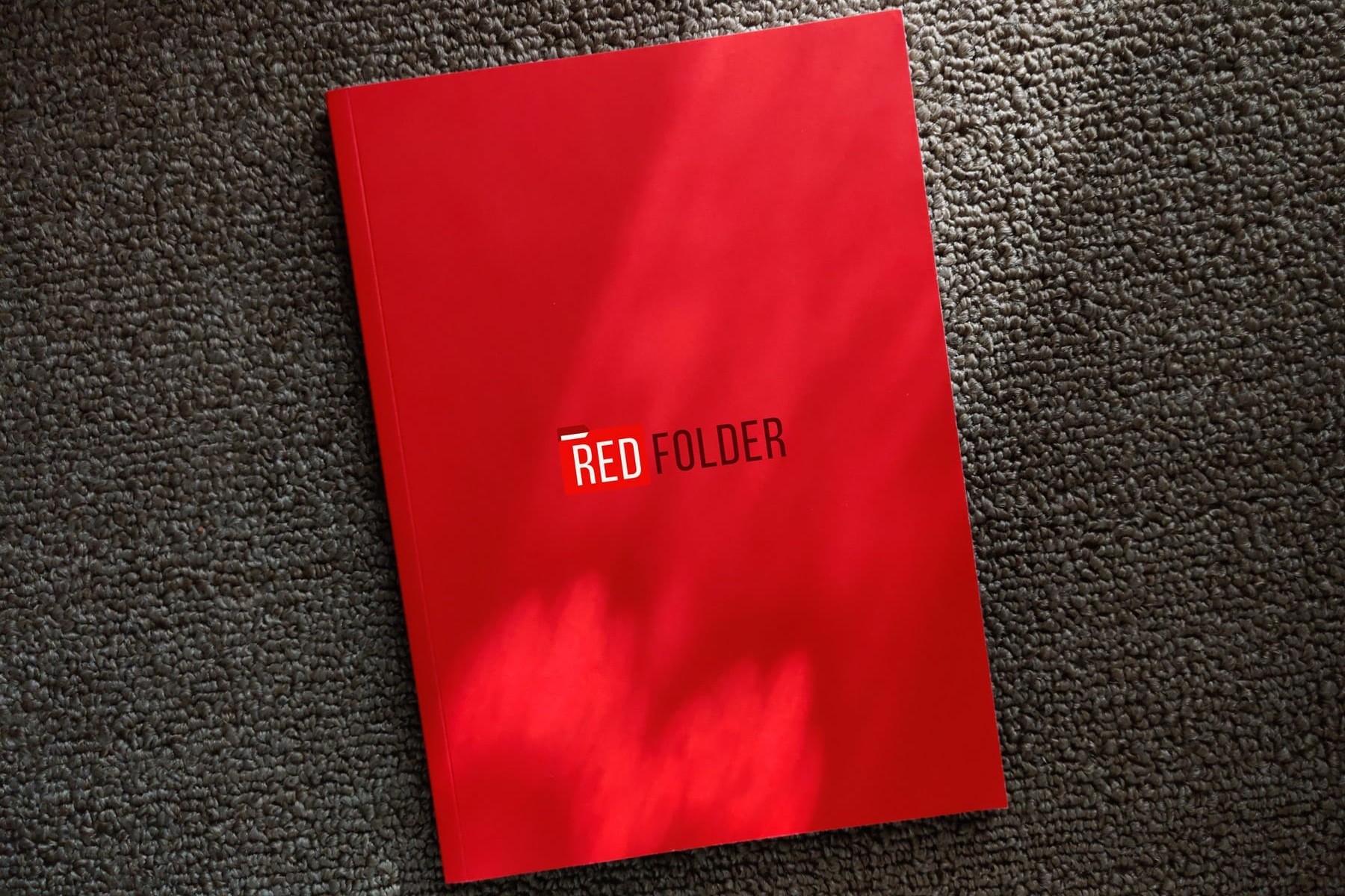 a red folder with the Redfolder logo on it
