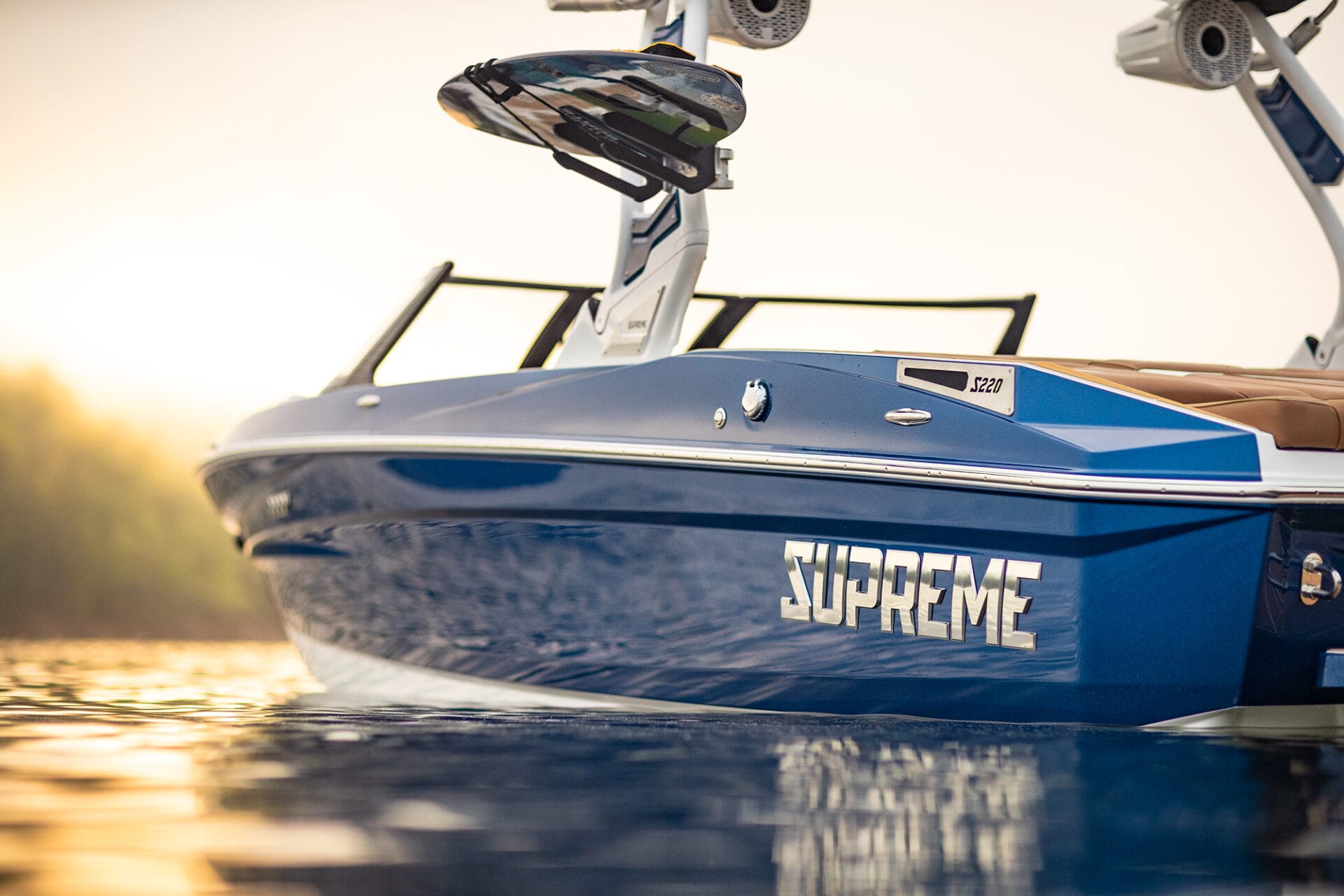 Supreme S220 boat